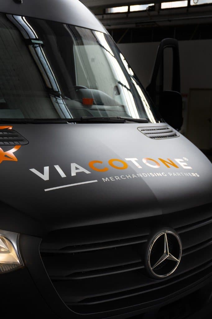Utilitario Mercedes de la flota propia de Via Cotone